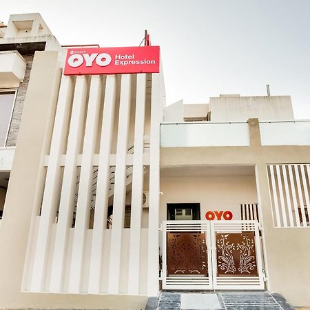 Hotel O Expression إندور المظهر الخارجي الصورة